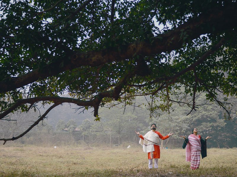 Candid couple laughing at Eco Park — fun pre‑wedding shoot in Kolkata